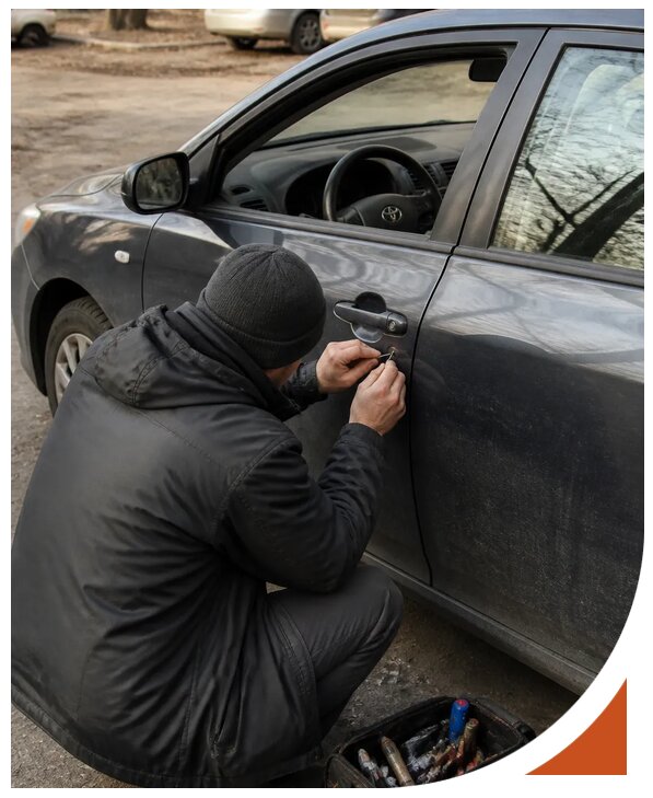 Профессиональное вскрытие автомобиля Тойота без повреждений в Брянске